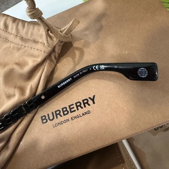 ONE DAY SALE✨
SALE✨🤍BURBERRY Marriane cat eye Black Sunglasses 🤍 - Picture 12 of 16